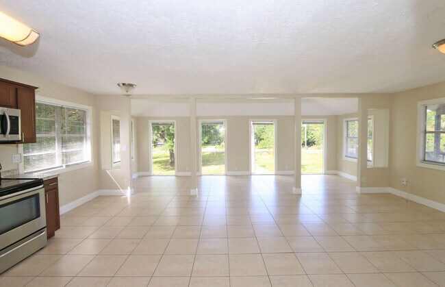 Building Photo - 4916 Silver Oak Dr