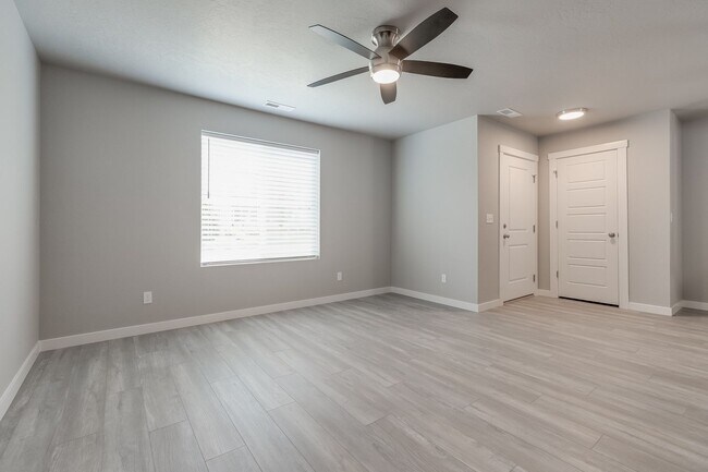 Building Photo - Now Leasing this Meridian Townhome!  Great...