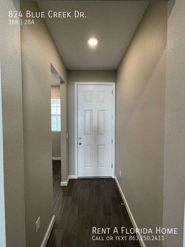 Building Photo - 824 Blue Creek Dr