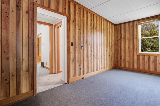 Building Photo - 69 E Grand Ave