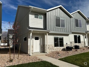 Building Photo - New - 3 Bed 2.5 Bath - Never Lived In End ...