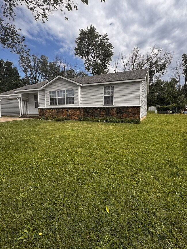 Building Photo - 3009 W Olive St