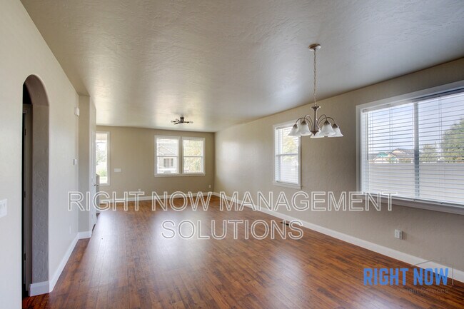 Building Photo - 4648 N Elisha Ave