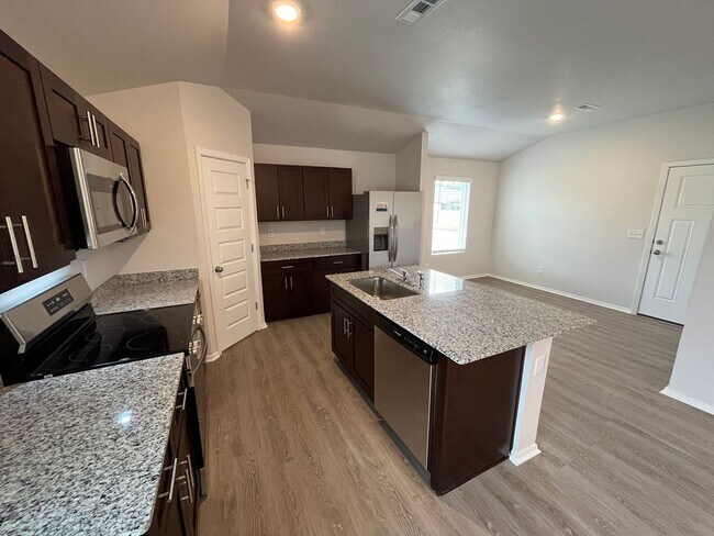 Building Photo - PRE-LEASING NOW — Beautiful 3-Bedroom | 2-Bath Duplex in Bentonville