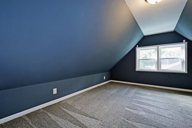 Building Photo - Beautiful 3-Bed 1.5-Bath Home in Forest La...