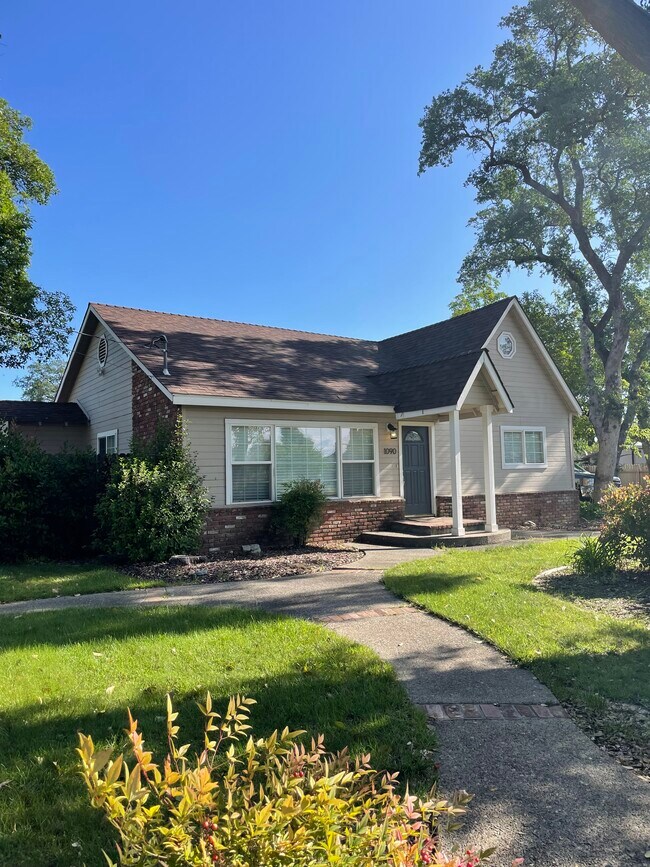 Primary Photo - 1090 Dusty Ln