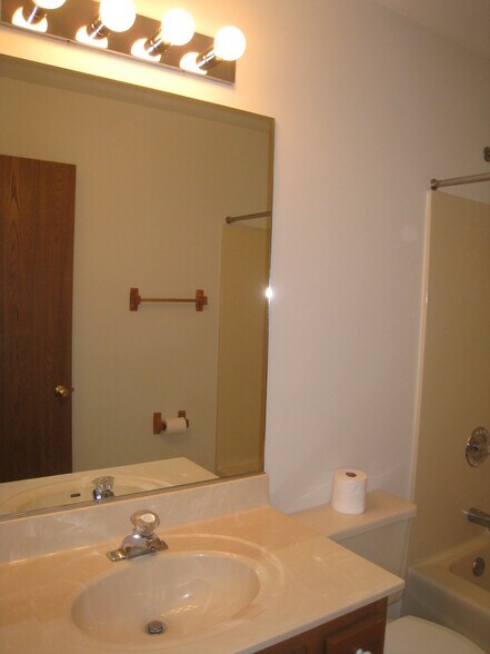 Building Photo - 158 N Brockway St