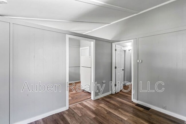 Building Photo - 1300 S Appleton Ave