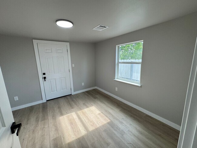 Building Photo - 3919 Elysian St