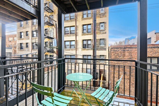 Building Photo - 512 W Barry Ave