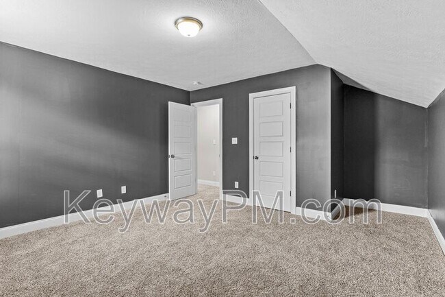 Building Photo - 5921 Big Pond Trl