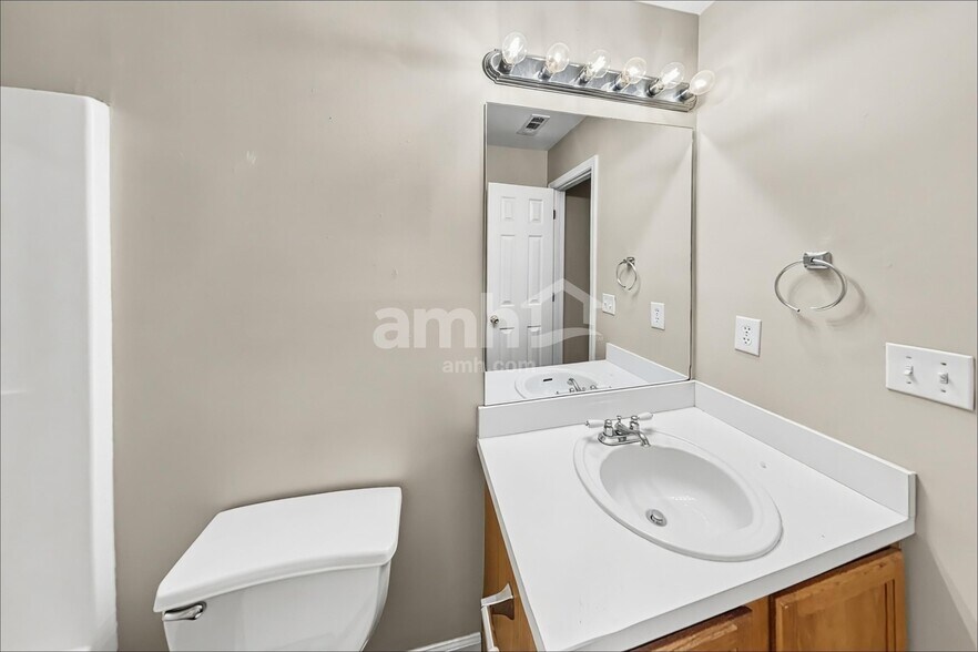 Building Photo - 5430 Harris Creek Dr