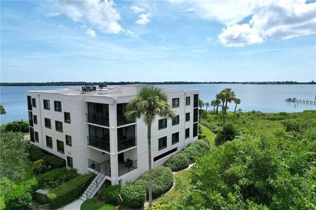 Building Photo - 9612 Riverside Dr