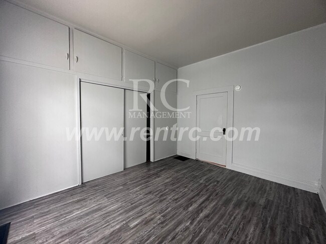 Building Photo - 708 Harmon-