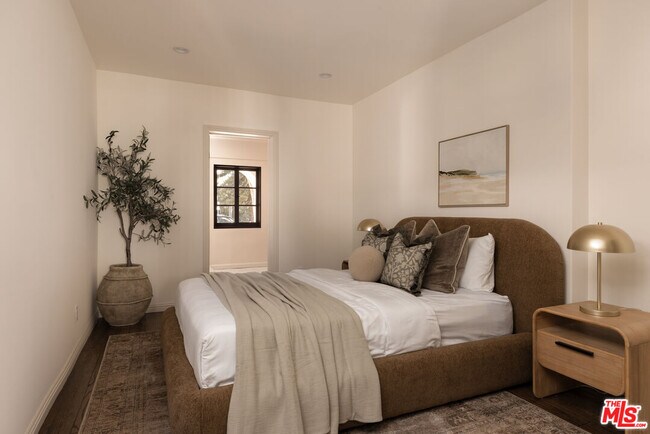 Building Photo - 1641 N Ogden Dr