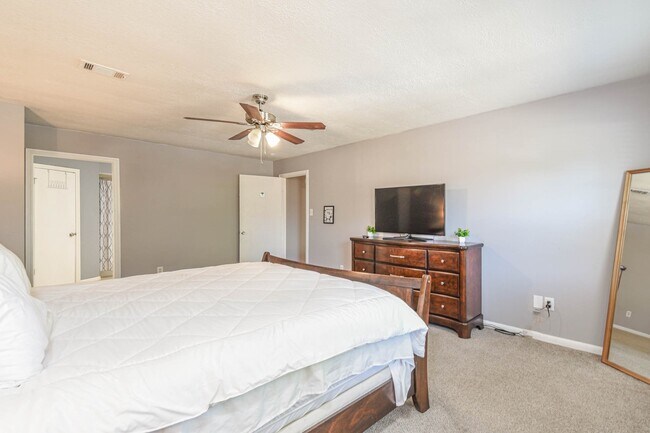 Building Photo - 11307 Canyon Trail Dr