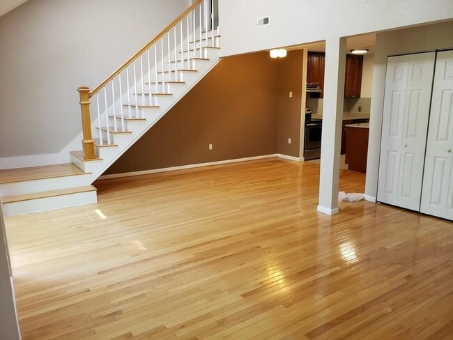 Building Photo - 117 Tall Oaks Dr