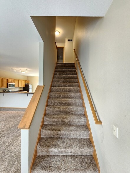 Building Photo - 7529 Crosscreek Dr