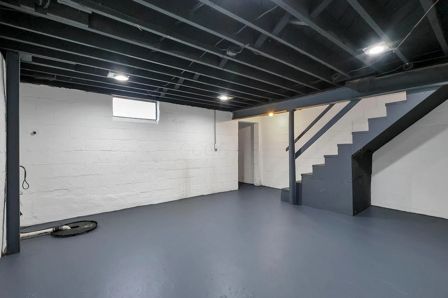 Building Photo - 354 N Roosevelt Ave