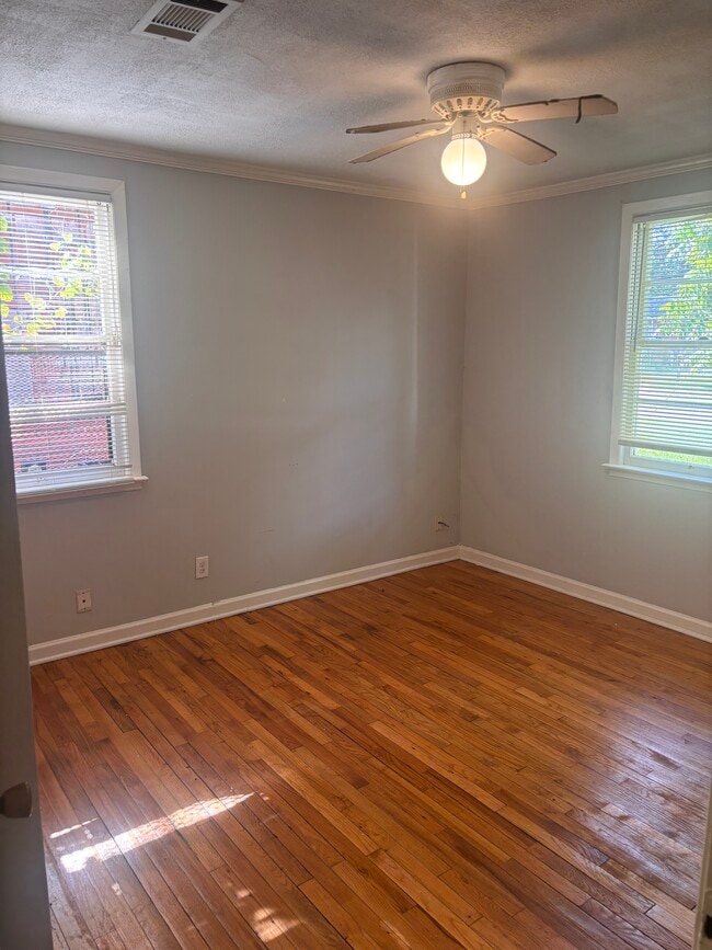 Building Photo - 216 Gardendale Dr