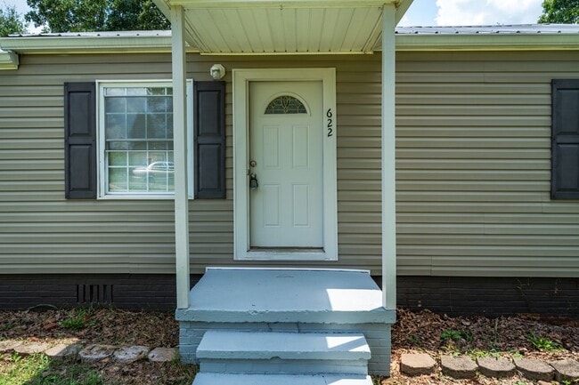 Building Photo - Charming 3-Bedroom Home in a Quiet, Convenient Neighborhood!
