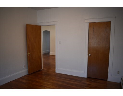 Building Photo - 12 Astoria St