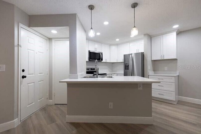 Building Photo - 4572 Commander Dr