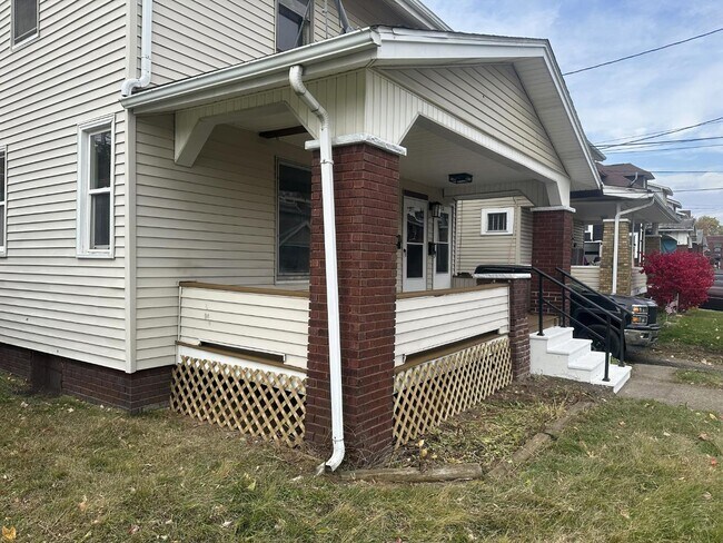 Building Photo - 323 Bedford Ave NW