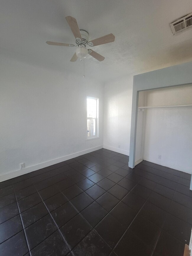 Building Photo - 1514 N Stanton St