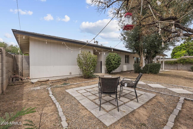 Building Photo - 1229 E Manhatton Dr