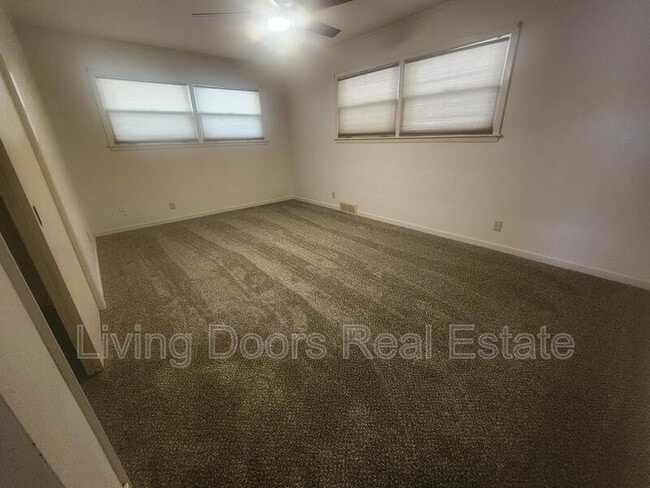 Building Photo - 3870 Steele Ave