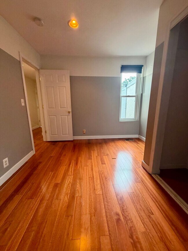 Building Photo - Stunning 3-Bedroom Home in Point Breeze! Available NOW!