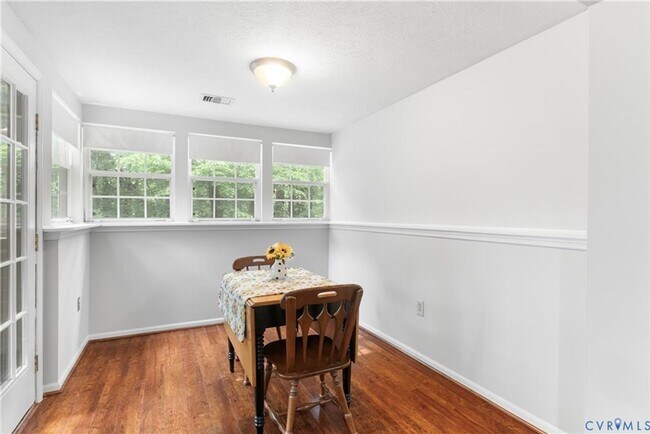 Building Photo - well-kept 2-bedroom, 2-bath condo