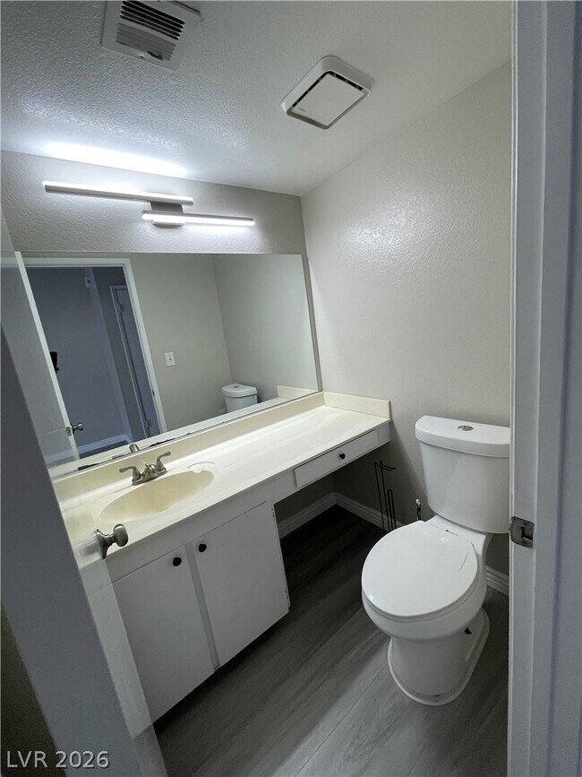 Building Photo - 5245 Child Ct