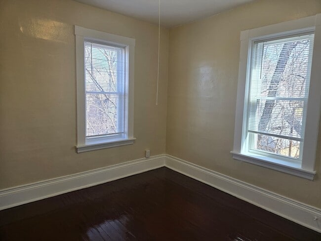 Building Photo - 240 Locust St