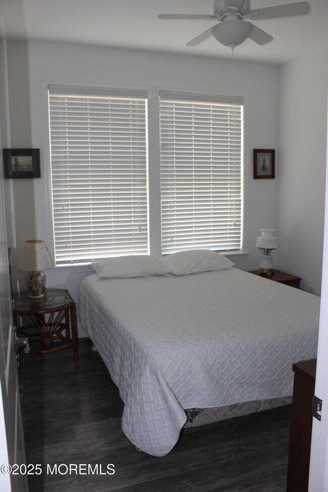 Building Photo - 128 W Osprey Way