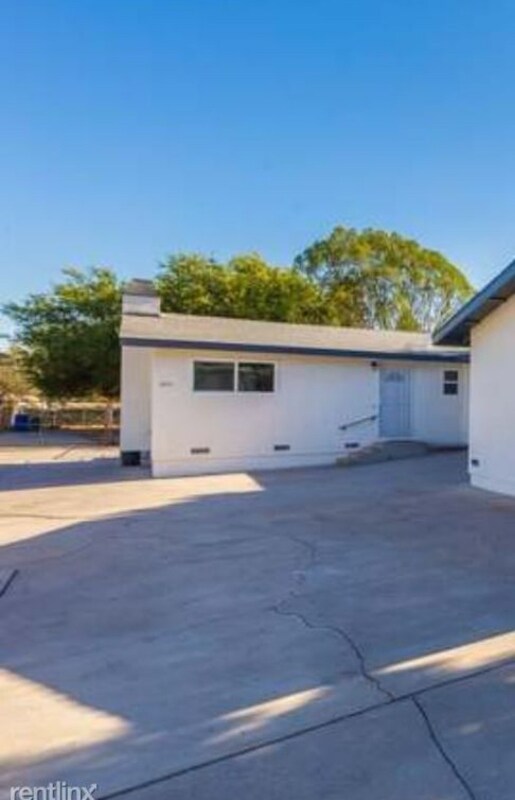Building Photo - 8861 Olive Dr