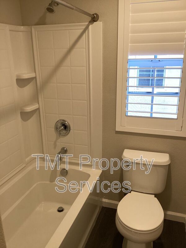 Building Photo - 530 Candela Cir