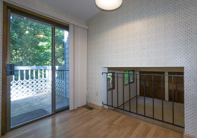 Building Photo - 16708 SE 40th Pl