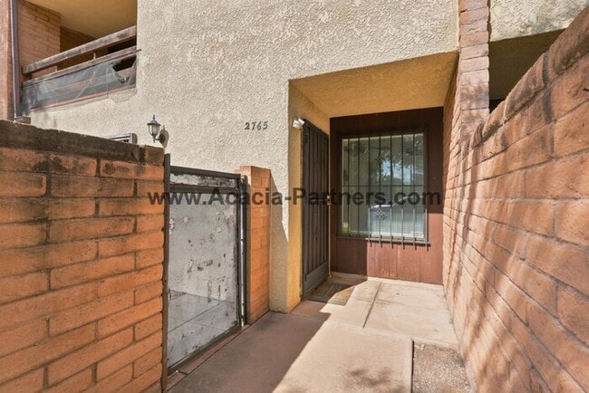 Building Photo - Spacious Three Bedroom/Three Bath Townhome
