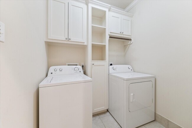 Primary Photo - 1322 Dian St