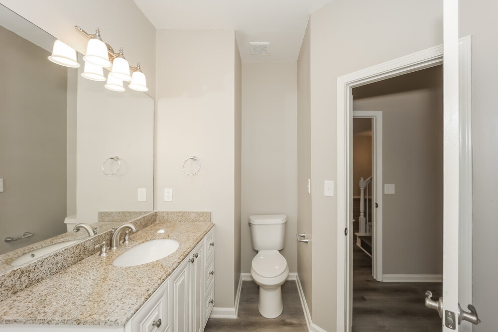 Building Photo - 542 N Fairfield Dr