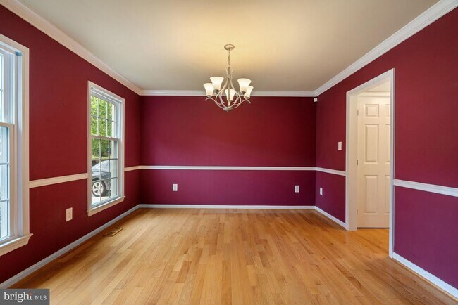 Building Photo - 8527 Silverview Dr