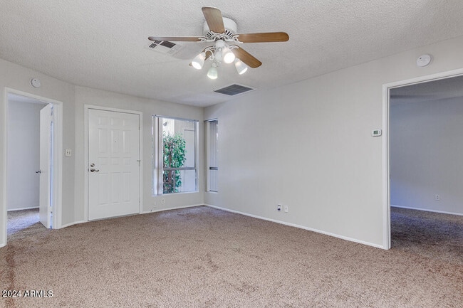 Building Photo - 195 N Cottonwood St