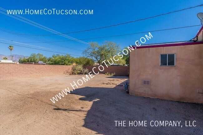 Building Photo - 3949 E 2nd St