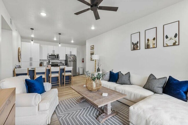 Building Photo - 3131 Fleur Dr