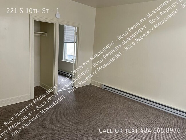 Building Photo - 221 S 10th St