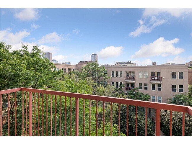 Building Photo - 575 N 1st St