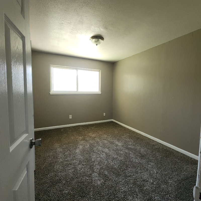 Building Photo - 908 Moraine Ave