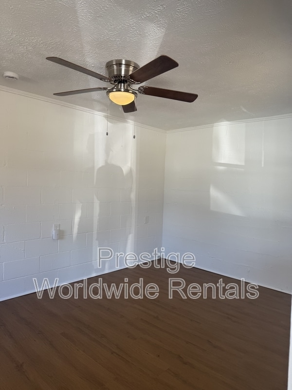 Building Photo - 104 Moore St